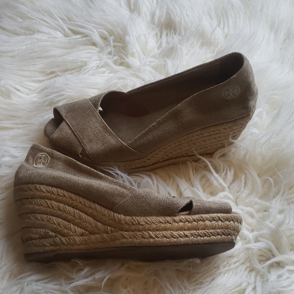 Tory Burch wedge peep toes sz 8